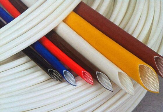 Bom preço Tubo de fibra de vidro revestido de borracha de silicone azul com 50mm de largura, proporcionando isolamento e proteção em aplicações industriais on-line